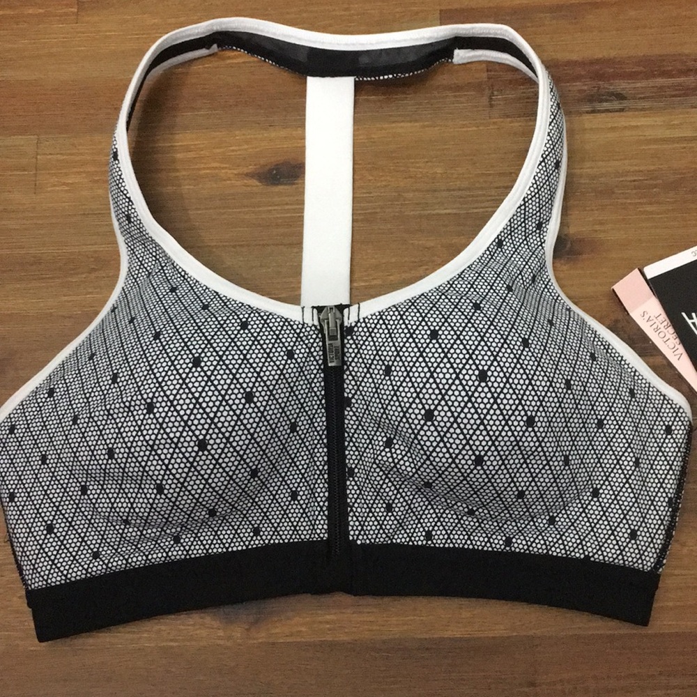NWT Victoria’s Secret front close Sport Bra 32